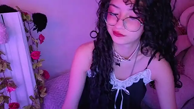 Snapshot of CherieCurl chatting on July 6, 2026, 9:17 pm CherieCurl online show from July 6, 2026, 9:17 pm