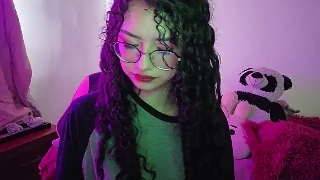Snapshot of CherieCurl chatting on July 25, 2026, 3:31 pm CherieCurl online show from July 25, 2026, 3:31 pm