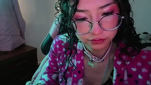 Snapshot of CherieCurl chatting on July 26, 2026, 3:19 pm CherieCurl online show from July 26, 2026, 3:19 pm