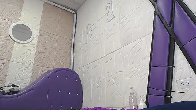 Malory Cortez online show from December 2, 2024, 8:44 pm