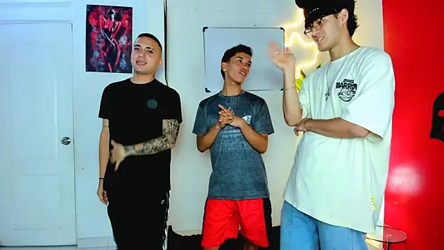 Snapshot of oversizedxguys chatting on April 10, 2026, 3:12 am oversizedxguys online show from April 10, 2026, 3:12 am