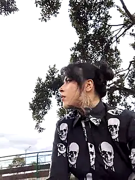 taaylor33 online show from October 28, 2025, 7:49 pm