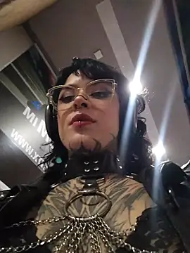 taaylor33 online show from May 15, 2026, 11:34 pm
