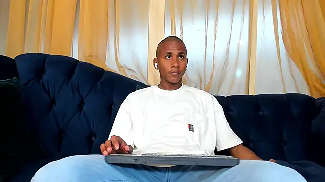 Snapshot of Ethan_Fox11 chatting on February 4, 2025, 1:59 pm Ethan Fox11 online show from February 4, 2025, 1:59 pm