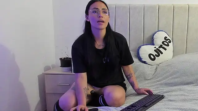 Snapshot of anny_roberts chatting on February 9, 2026, 10:58 pm anny roberts online show from February 9, 2026, 10:58 pm