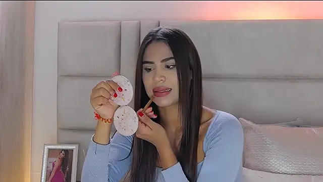 HaileyBaldwin online show from January 11, 2025, 7:27 pm