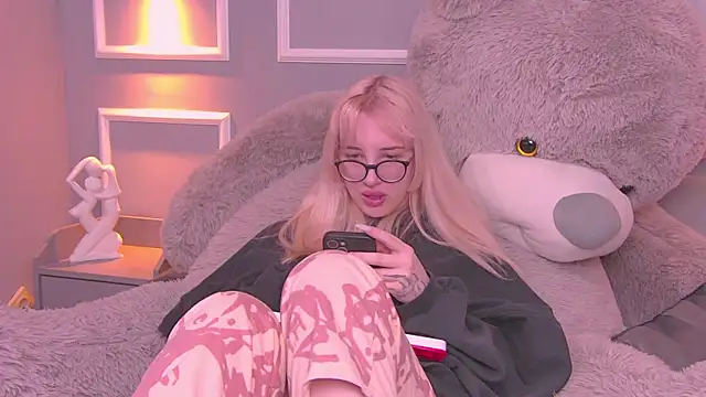 AmayaSakura online show from February 6, 2025, 3:48 am