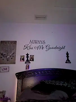 Snapshot of DeeLight124 chatting on October 6, 2025, 6:00 am DeeLight124 online show from October 6, 2025, 6:00 am