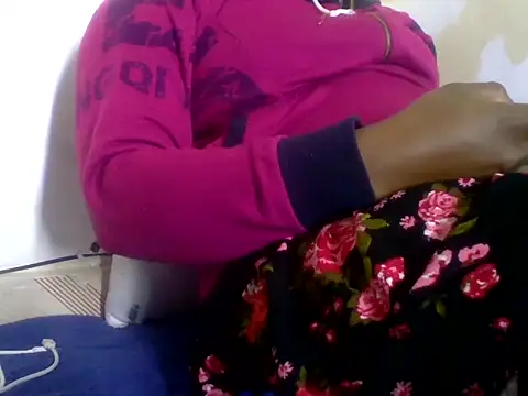 Snapshot of Hot-zeenah chatting on October 5, 2025, 6:56 am Hot-zeenah online show from October 5, 2025, 6:56 am