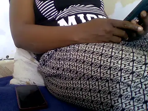 Snapshot of Hot-zeenah chatting on November 11, 2025, 9:53 am Hot-zeenah online show from November 11, 2025, 9:53 am