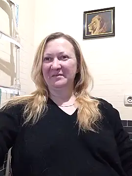 blondyaguar online show from November 14, 2025, 6:28 pm