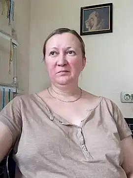 blondyaguar online show from November 29, 2025, 8:39 am