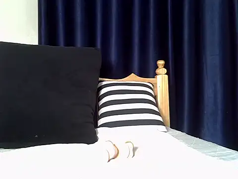 curvy natallie online show from September 30, 2025, 11:04 am