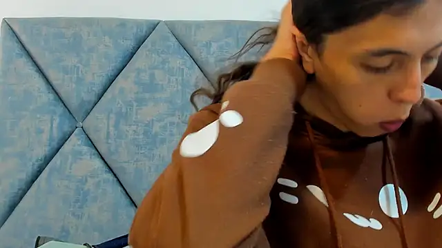 FreyaMoller online show from February 6, 2026, 7:39 pm