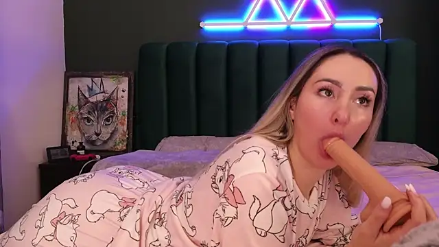 kimmie meow online show from December 4, 2024, 5:55 pm