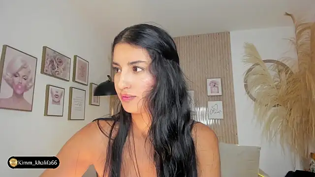 Snapshot of Kimm_khalifa chatting on February 14, 2025, 12:09 am Kimm khalifa online show from February 14, 2025, 12:09 am