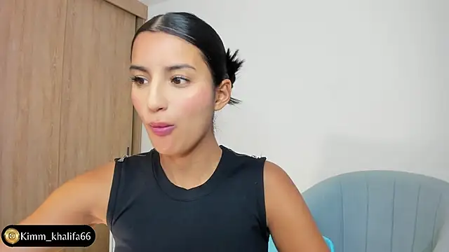 Snapshot of Kimm_khalifa chatting on March 22, 2025, 12:49 am Kimm khalifa online show from March 22, 2025, 12:49 am