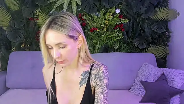 Horny Blond online show from November 8, 2025, 9:09 am