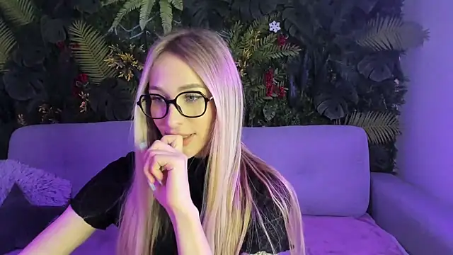 Snapshot of Horny_Blond chatting on January 18, 2026, 9:13 am Horny Blond online show from January 18, 2026, 9:13 am