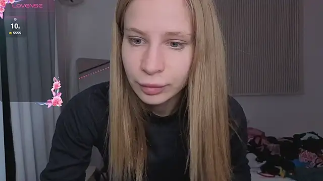 Elis Fox online show from February 16, 2026, 7:04 am