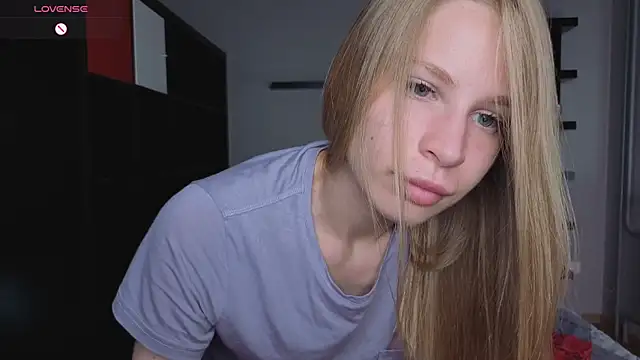 Elis Fox online show from June 15, 2026, 8:05 am
