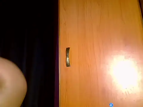 Queen petite  online show from July 20, 2026, 4:31 pm