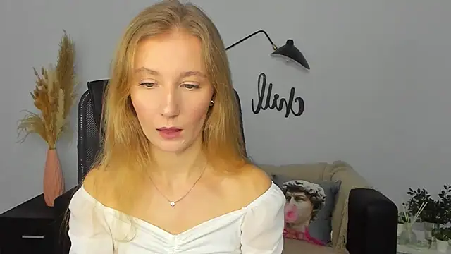 LolaWilsons online show from January 13, 2025, 10:25 am