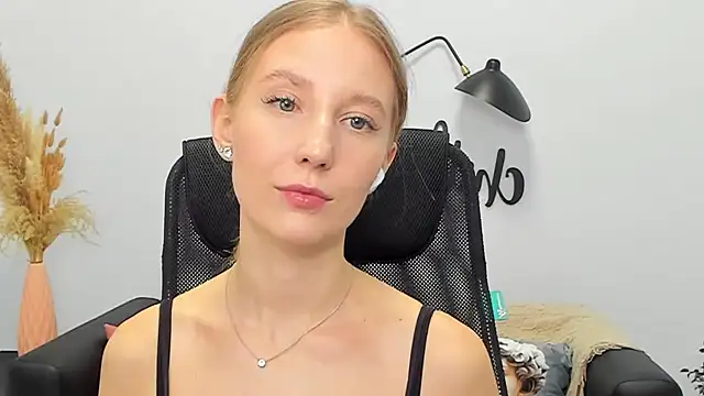 LolaWilsons online show from March 13, 2025, 12:35 pm