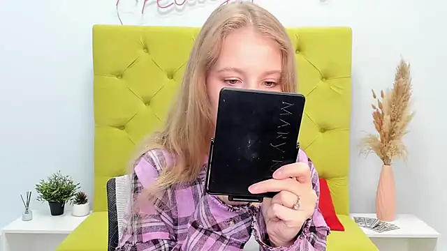 Snapshot of LolaWilsons chatting on May 26, 2026, 6:20 am LolaWilsons online show from May 26, 2026, 6:20 am