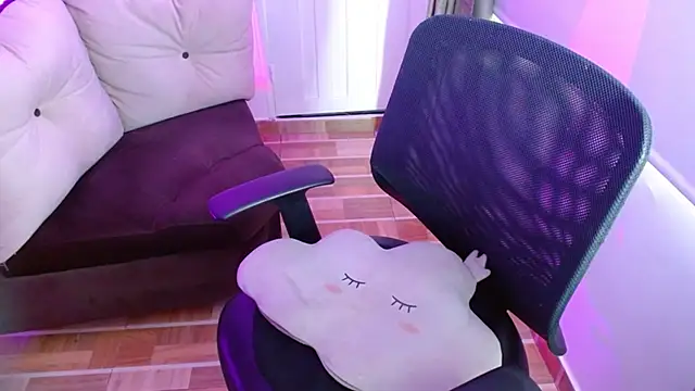 milfrousse online show from February 11, 2025, 4:13 pm