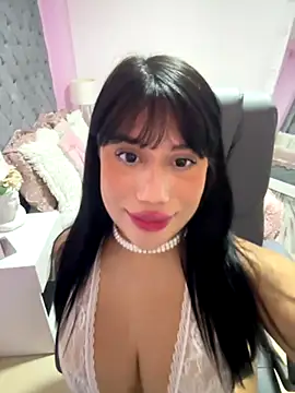 Snapshot of AshleyFerrer chatting on October 28, 2025, 1:36 pm AshleyFerrer online show from October 28, 2025, 1:36 pm