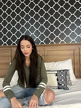 Snapshot of Amber_Rush_ chatting on February 17, 2025, 10:47 pm Amber Rush online show from February 17, 2025, 10:47 pm