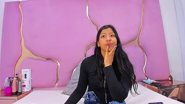 VaneLin18 online show from October 1, 2025, 11:11 pm