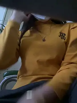 Snapshot of Tuongvy05 chatting on December 20, 2024, 5:47 am Tuongvy05 online show from December 20, 2024, 5:47 am