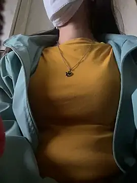 Snapshot of Tuongvy05 chatting on December 20, 2024, 3:53 pm Tuongvy05 online show from December 20, 2024, 3:53 pm