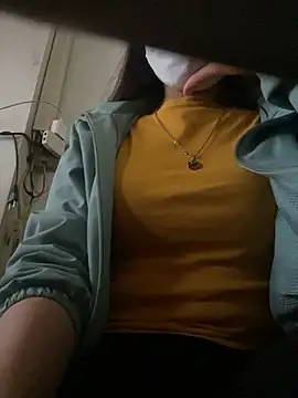 Snapshot of Tuongvy05 chatting on December 21, 2024, 8:50 am Tuongvy05 online show from December 21, 2024, 8:50 am