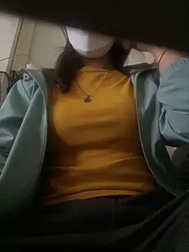 Snapshot of Tuongvy05 chatting on January 2, 2025, 1:49 am Tuongvy05 online show from January 2, 2025, 1:49 am