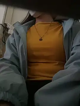 Snapshot of Tuongvy05 chatting on January 23, 2025, 3:37 am Tuongvy05 online show from January 23, 2025, 3:37 am