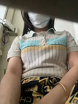 Snapshot of Tuongvy05 chatting on March 3, 2025, 4:36 am Tuongvy05 online show from March 3, 2025, 4:36 am