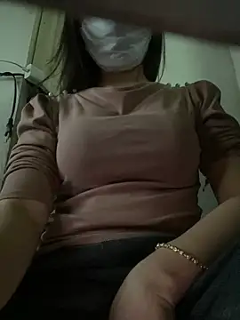 Snapshot of Tuongvy05 chatting on March 12, 2025, 5:28 pm Tuongvy05 online show from March 12, 2025, 5:28 pm