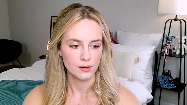 RozzitaBedberry online show from September 28, 2025, 2:00 pm