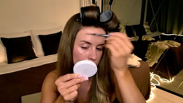 RozzitaBedberry online show from June 1, 2026, 11:56 am