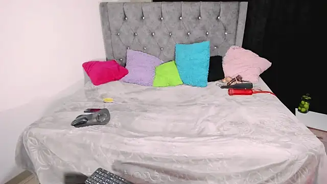 valenthottie online show from February 26, 2025, 11:15 pm