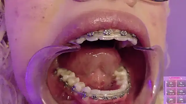 Haelycute online show from March 30, 2026, 12:33 am