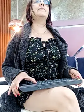 Snapshot of IsisBlake chatting on January 18, 2026, 12:42 pm IsisBlake online show from January 18, 2026, 12:42 pm