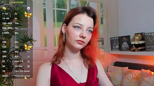 pretty little thing online show from March 3, 2025, 7:17 pm