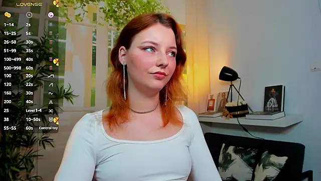 pretty little thing online show from October 23, 2025, 5:33 pm