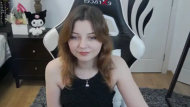 Snapshot of pretty_little_thing chatting on May 13, 2026, 5:32 pm pretty little thing online show from May 13, 2026, 5:32 pm