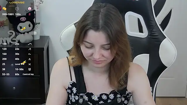 Snapshot of pretty_little_thing chatting on May 27, 2026, 4:04 pm pretty little thing online show from May 27, 2026, 4:04 pm