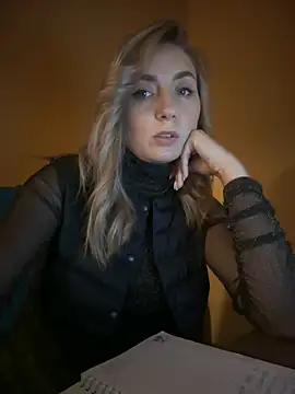 Snapshot of Crazy-Rosa chatting on January 14, 2025, 2:53 pm Crazy-Rosa online show from January 14, 2025, 2:53 pm